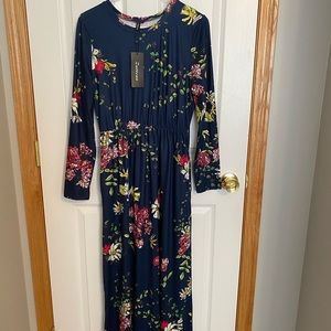 Beautiful floral maxi dress!